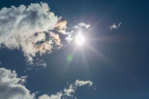 Read more about the article Berita Terkini Indonesia: Cuaca Ekstrem Melanda Indonesia, BMKG: Suhu Capai 38°C dan Hujan Lebat Ancam Sejumlah Wilayah