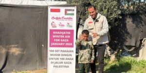 Read more about the article Khadijatee Foundation Menyalurkan Bantuan Musim Dingin untuk Anak-Anak di Gaza
